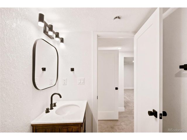 625 Cook St, Denver, CO 80206