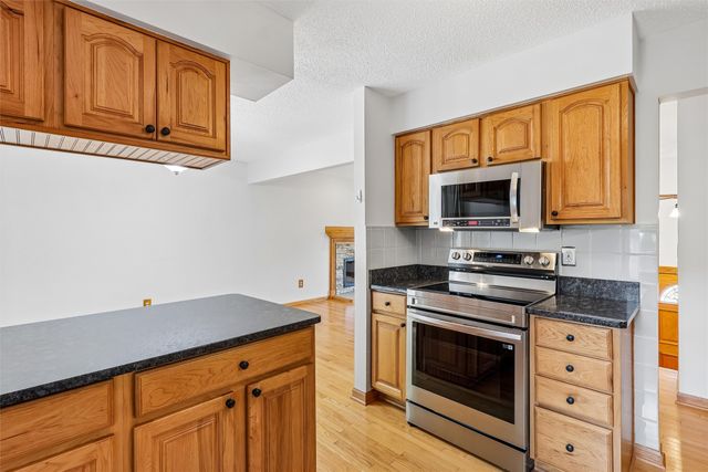 8212 Parkview Drive, Urbandale, IA 50322
