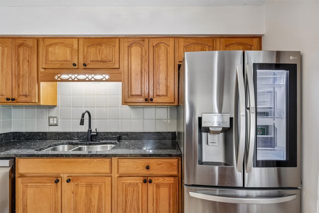 8212 Parkview Drive, Urbandale, IA 50322