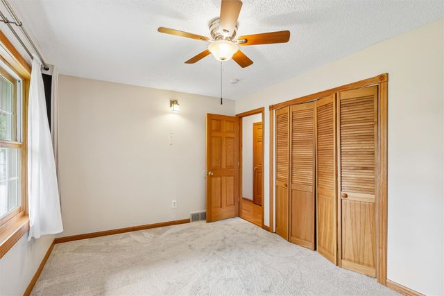 8212 Parkview Drive, Urbandale, IA 50322