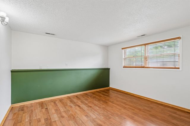 8212 Parkview Drive, Urbandale, IA 50322