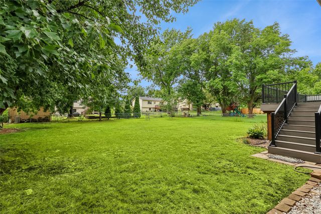 8212 Parkview Drive, Urbandale, IA 50322
