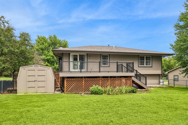 8212 Parkview Drive, Urbandale, IA 50322