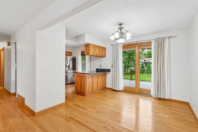 8212 Parkview Drive, Urbandale, IA 50322