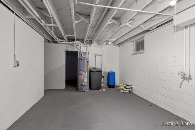 12536 Mason Drive, Grant, MI 49327