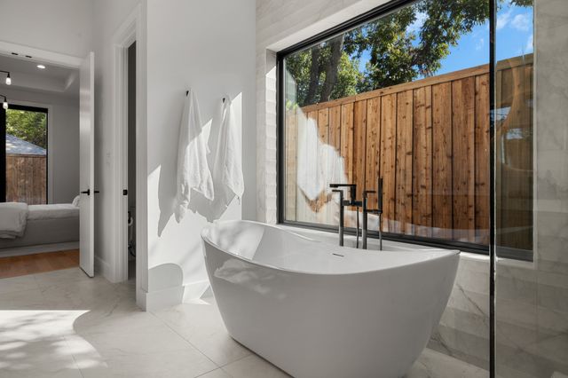 6231 McCommas Boulevard, Dallas, TX 75214