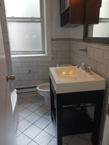 3920 N Broadway Street 302, Chicago, IL 60613