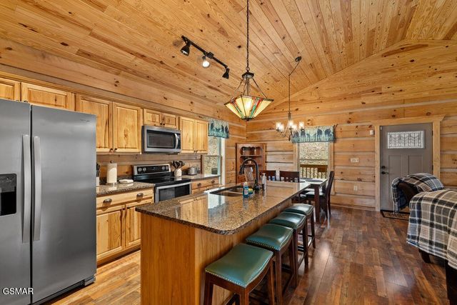 3393 Grand Country Drive, Cosby, TN 37722