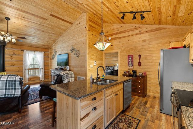 3393 Grand Country Drive, Cosby, TN 37722