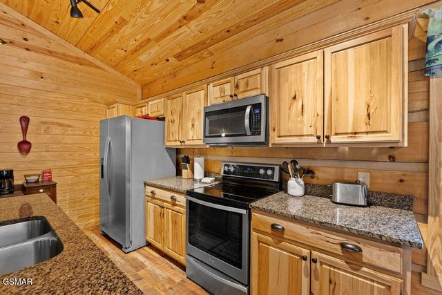 3393 Grand Country Drive, Cosby, TN 37722