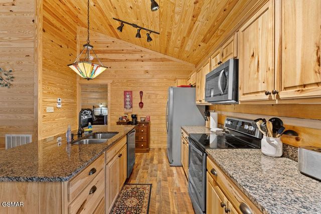 3393 Grand Country Drive, Cosby, TN 37722