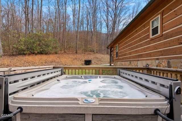 3393 Grand Country Drive, Cosby, TN 37722