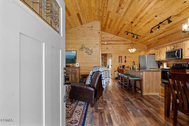 3393 Grand Country Drive, Cosby, TN 37722