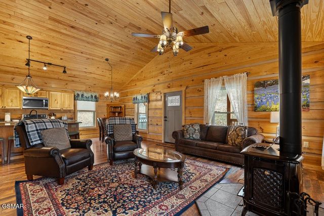 3393 Grand Country Drive, Cosby, TN 37722