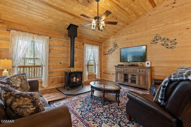 3393 Grand Country Drive, Cosby, TN 37722