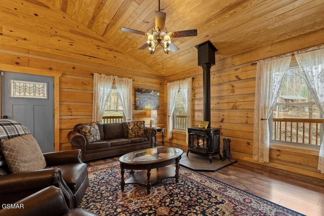 3393 Grand Country Drive, Cosby, TN 37722