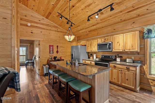 3393 Grand Country Drive, Cosby, TN 37722
