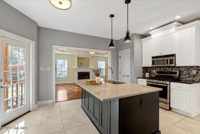 812 Winding Oak Way, Clayton, NC 27520