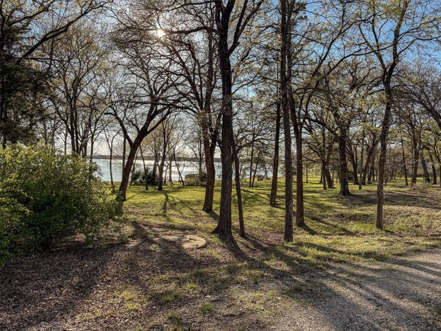 2100 S Oaks Lane, Lone Oak, TX 75453