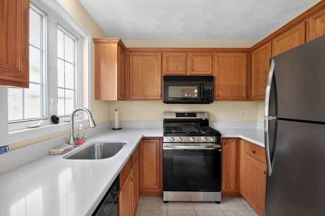 78 Fairway Dr 78, Tewksbury, MA 01876