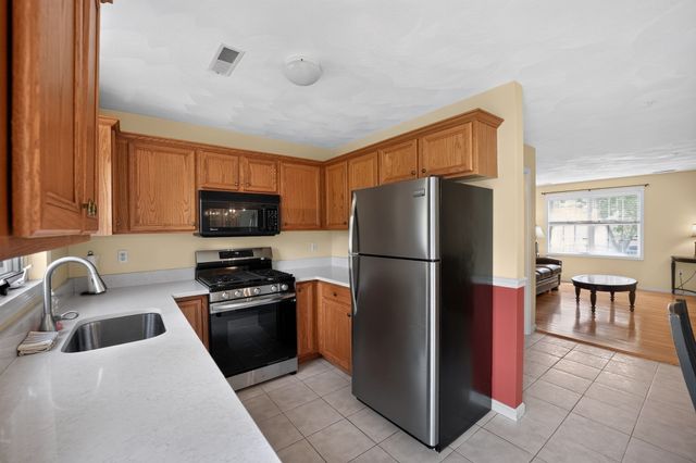 78 Fairway Dr 78, Tewksbury, MA 01876