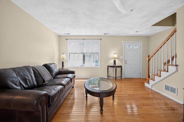 78 Fairway Dr 78, Tewksbury, MA 01876