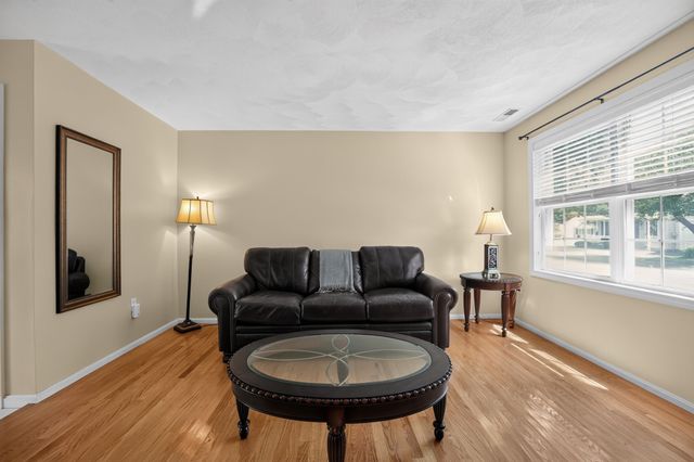 78 Fairway Dr 78, Tewksbury, MA 01876