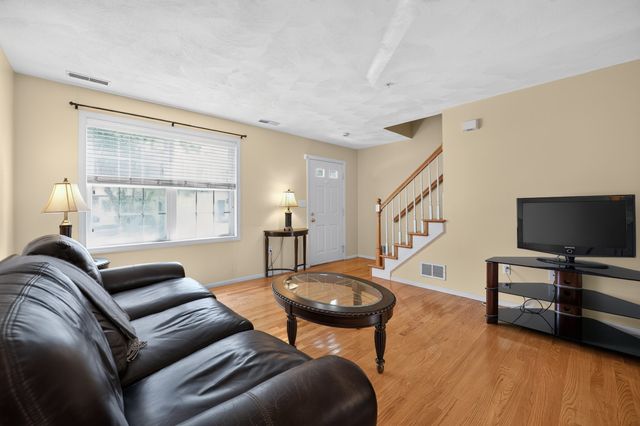 78 Fairway Dr 78, Tewksbury, MA 01876