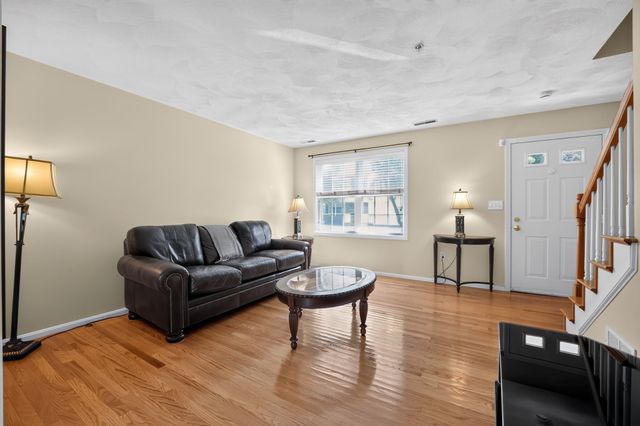 78 Fairway Dr 78, Tewksbury, MA 01876