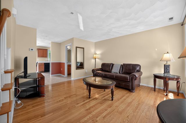 78 Fairway Dr 78, Tewksbury, MA 01876