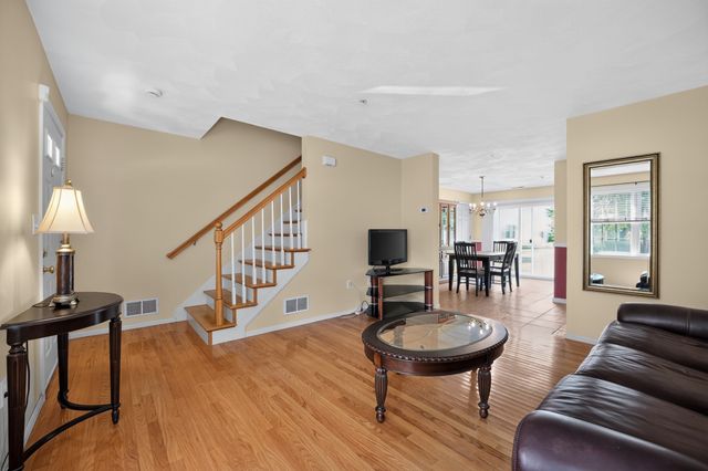 78 Fairway Dr 78, Tewksbury, MA 01876