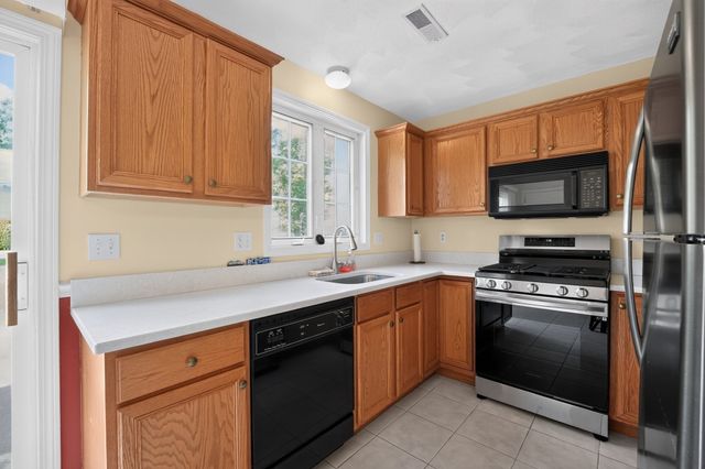78 Fairway Dr 78, Tewksbury, MA 01876