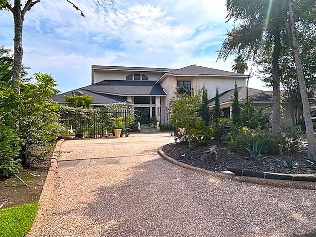 211 Kirkwood Court, Sugar Land, TX 77478