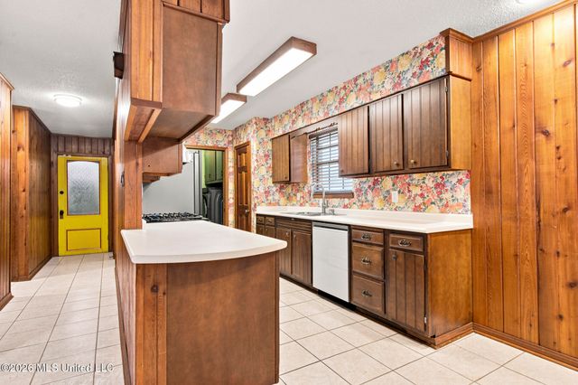 326 Fairview Drive, Biloxi, MS 39531