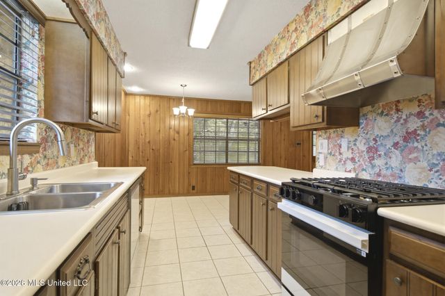 326 Fairview Drive, Biloxi, MS 39531
