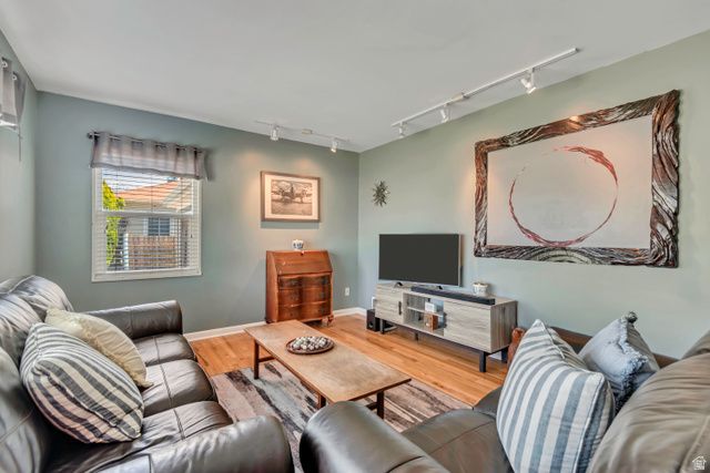 27 W VALLEY DR, Murray, UT 84107