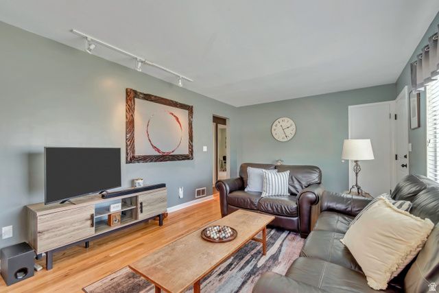 27 W VALLEY DR, Murray, UT 84107