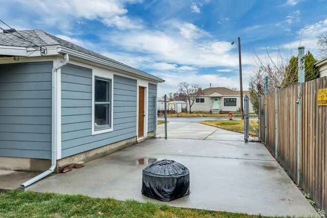 27 W VALLEY DR, Murray, UT 84107