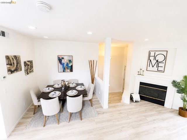 3573 Braxton Cmn., Fremont, CA 94538