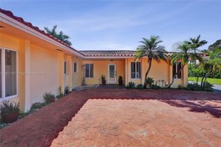 2 NE 160th St, Miami, FL 33162