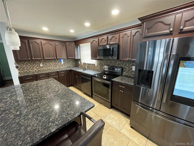 70 Birch Road, Amityville, NY 11701