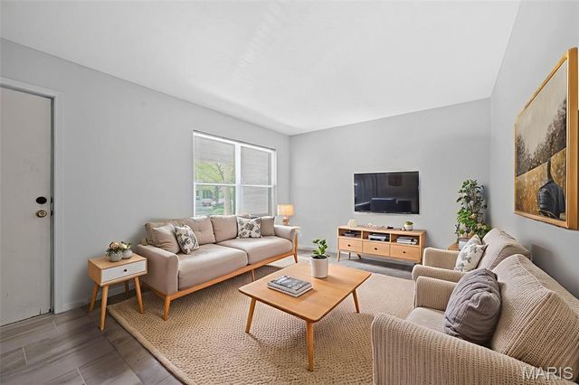 574 Larksmore Court, Ballwin, MO 63021
