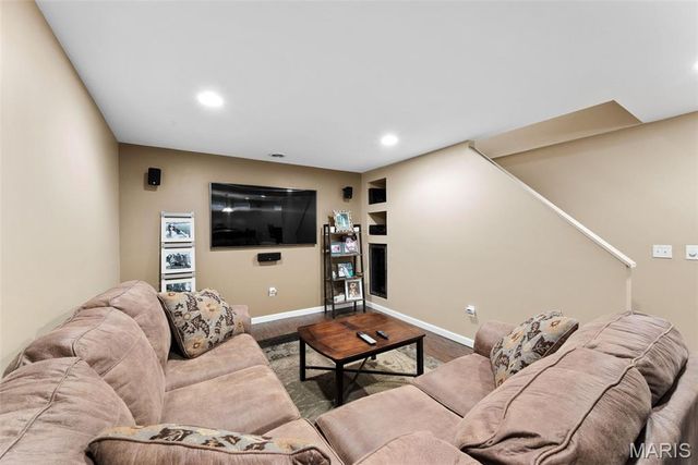 574 Larksmore Court, Ballwin, MO 63021