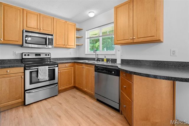 574 Larksmore Court, Ballwin, MO 63021