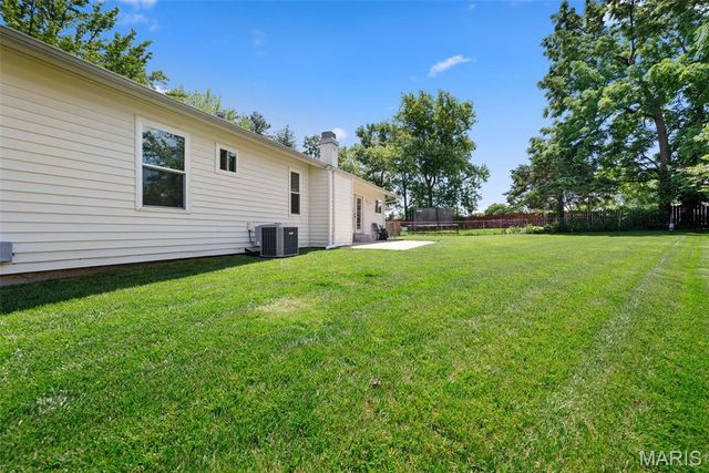 574 Larksmore Court, Ballwin, MO 63021
