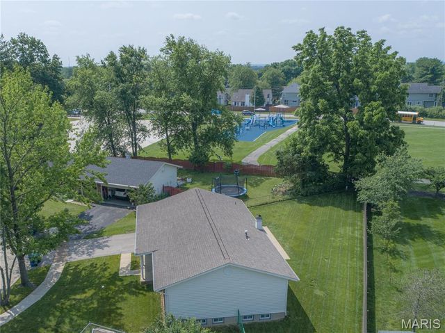 574 Larksmore Court, Ballwin, MO 63021