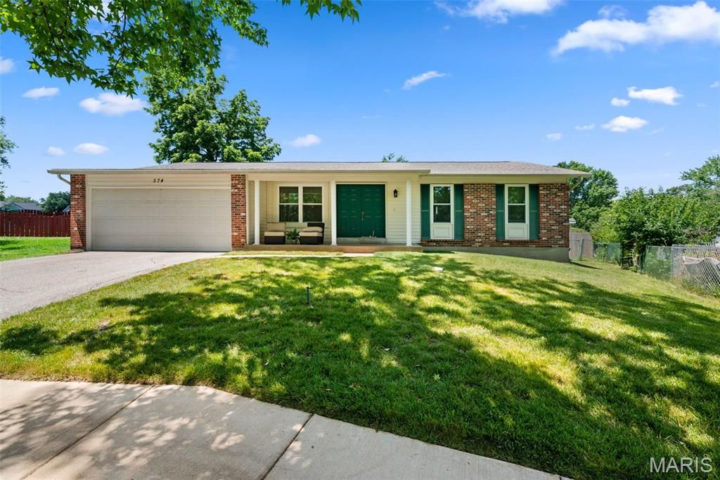 574 Larksmore Court, Ballwin, MO 63021