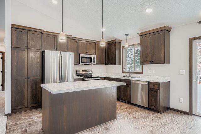 510 Lois Lane, Lino Lakes, MN 55014