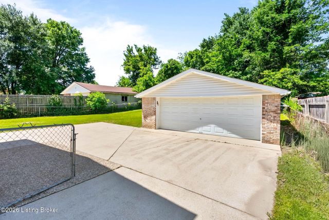 3716 Longview Rd, Louisville, KY 40299