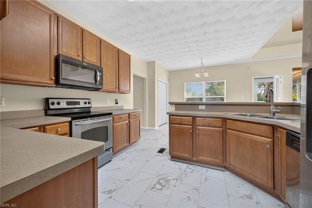100 Hamer RD, Suffolk, VA 23434